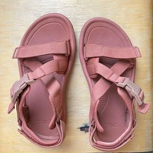 Teva Hurricane Verge Aragon pink size 7